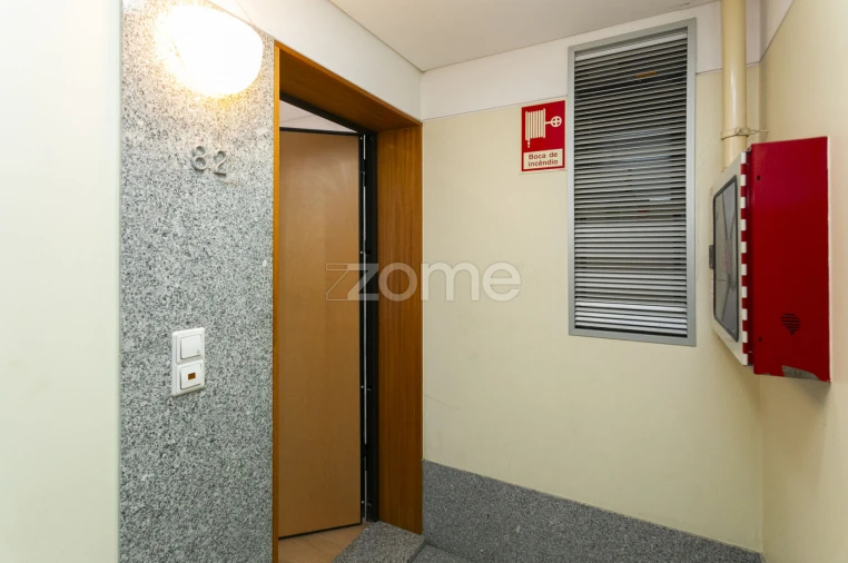 Apartamento T1 para Venda em Oliveira do Douro Foto 3