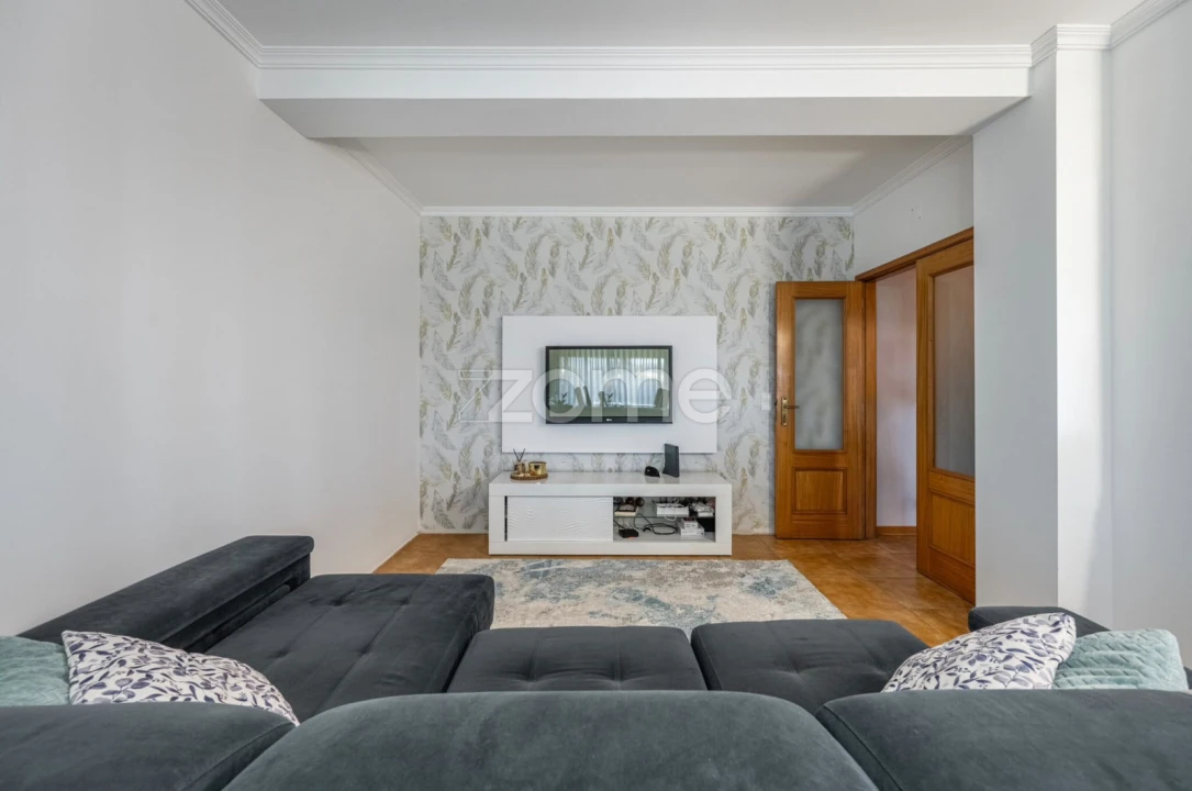 Apartamento T2 para Venda em Seide Foto 4