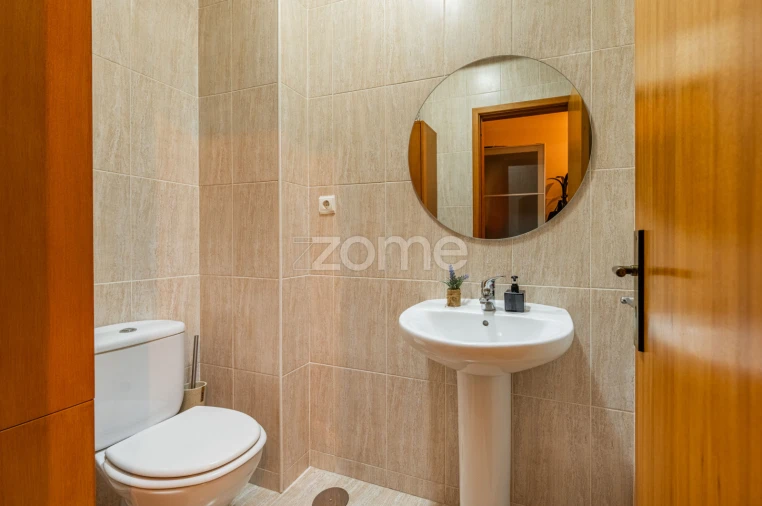 Apartamento T2 para Venda em Seide Foto 15