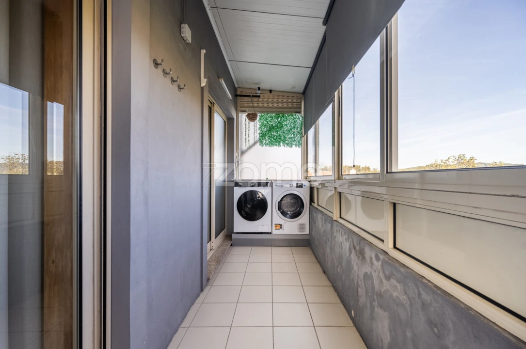 Apartamento T2 para Venda em Seide Foto 16