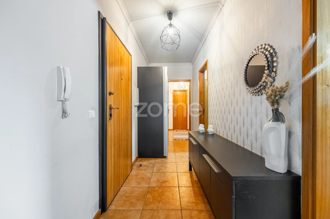 Apartamento T2 para Venda em Seide Foto 12
