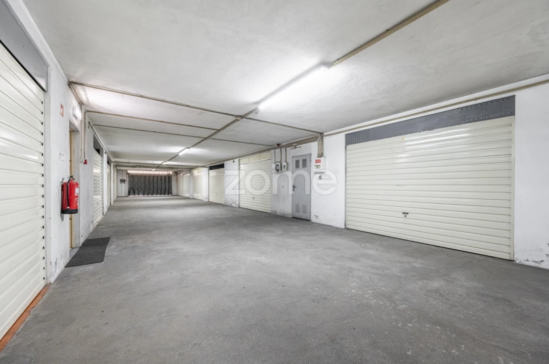 Apartamento T2 para Venda em Seide Foto 17