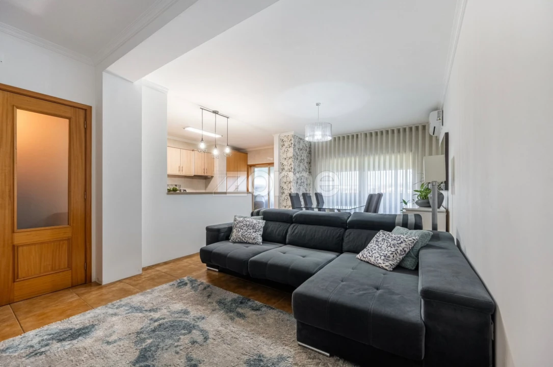 Apartamento T2 para Venda em Seide Foto 3