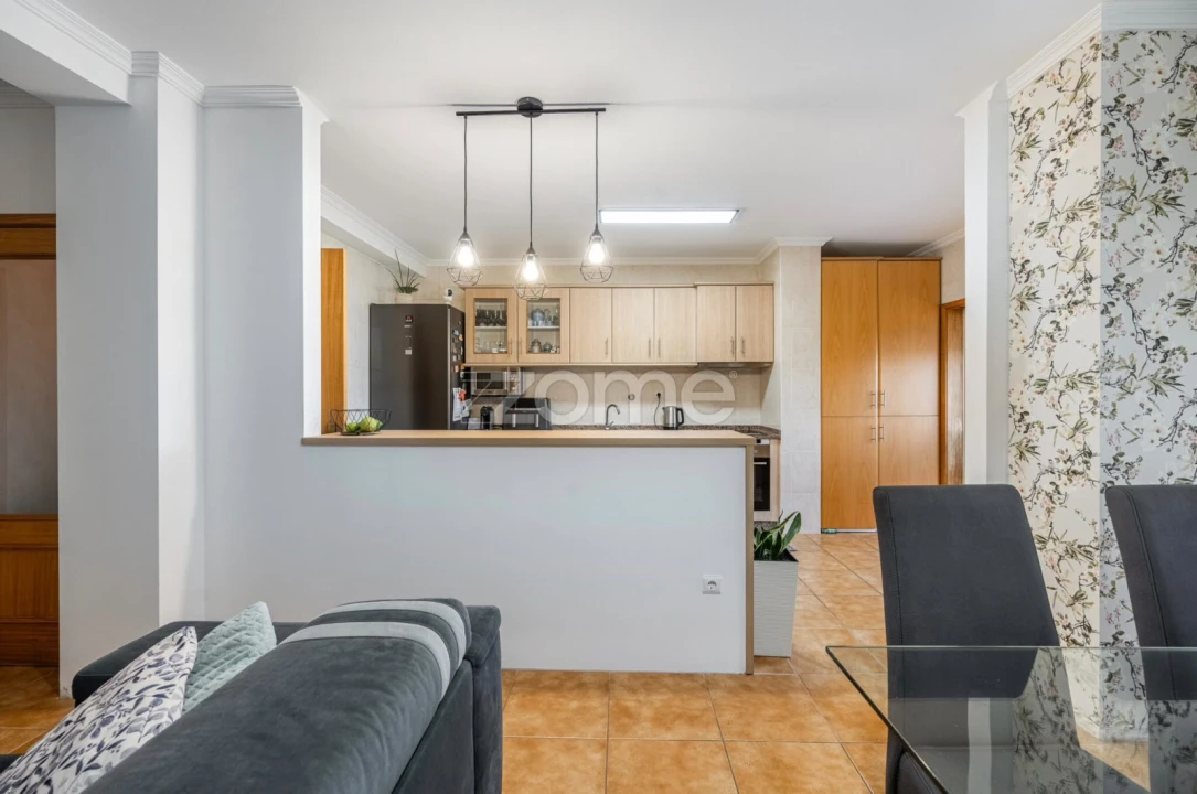 Apartamento T2 para Venda em Seide Foto 5