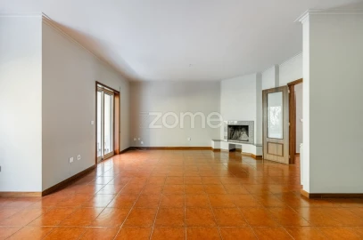 Moradia T4 para Venda em Lomar e Arcos