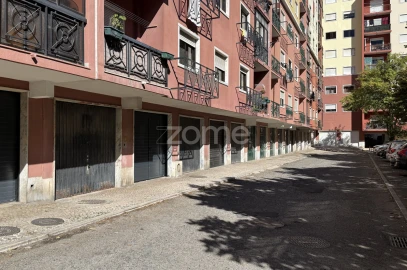 Garagem para Venda em Massamá e Monte Abraão