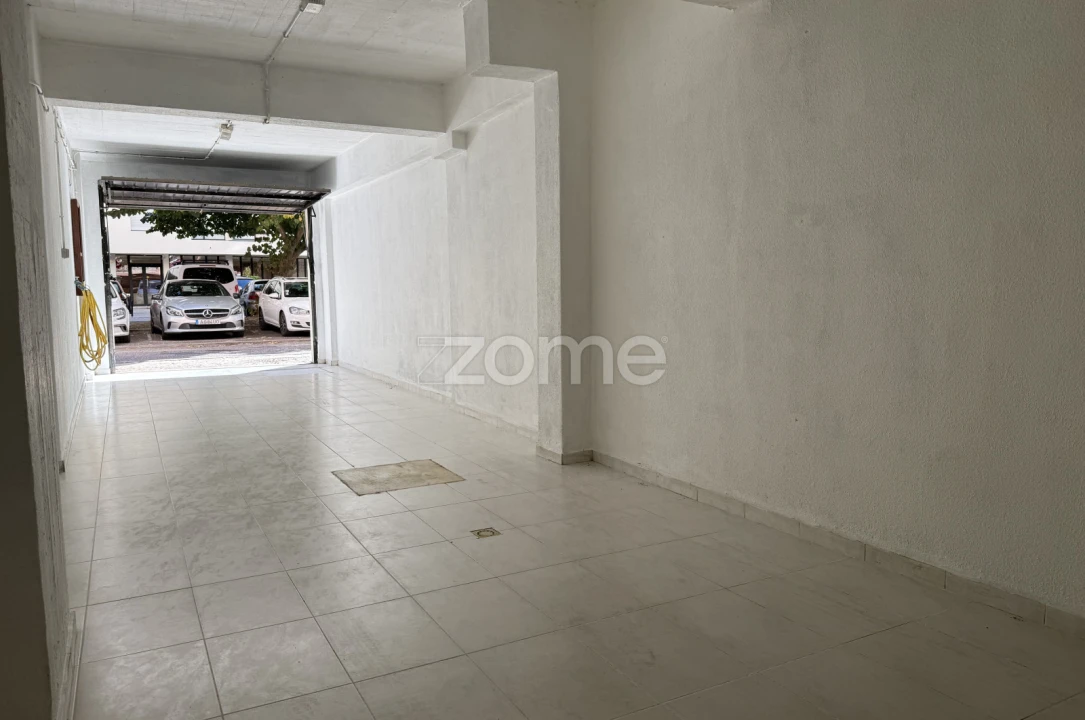 Garagem para Venda em Massamá e Monte Abraão Foto 3