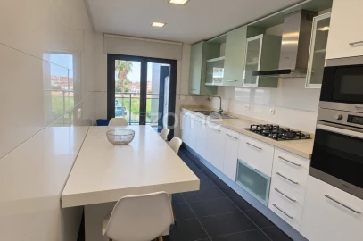 Apartamento T3 para Arrendamento em Sacavém e Prior Velho