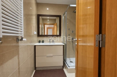 Apartamento T3 para Arrendamento em Sacavém e Prior Velho