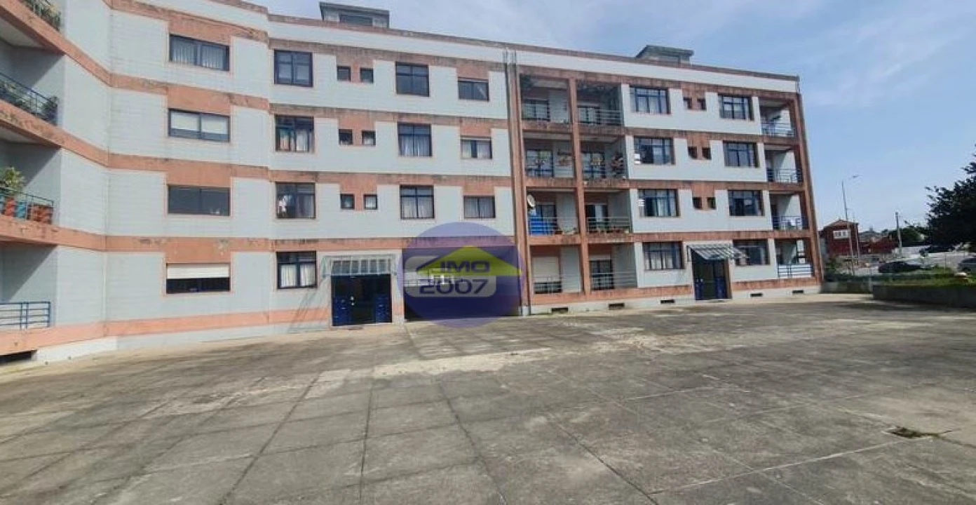 Apartamento para Venda em Oliveira do Douro Foto 1