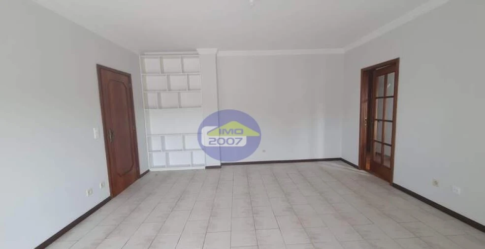 Apartamento para Venda em Oliveira do Douro Foto 4