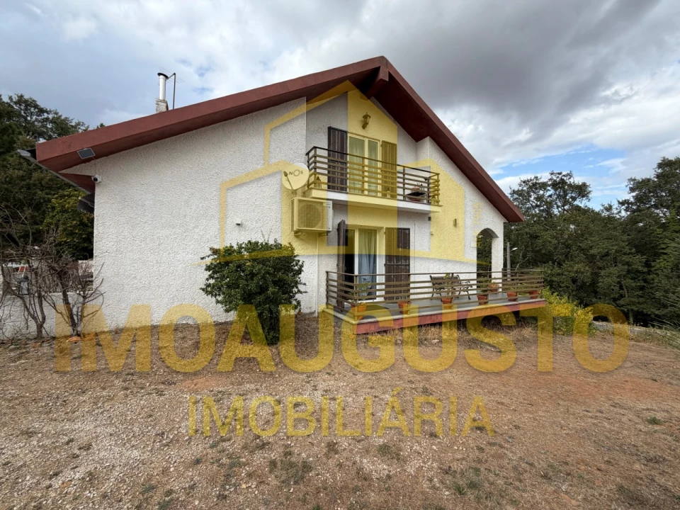 Moradia T4 para Venda em Rendo Foto 2