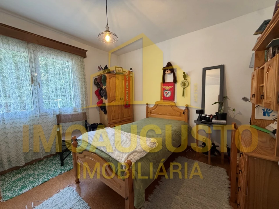 Moradia T4 para Venda em Rendo Foto 9