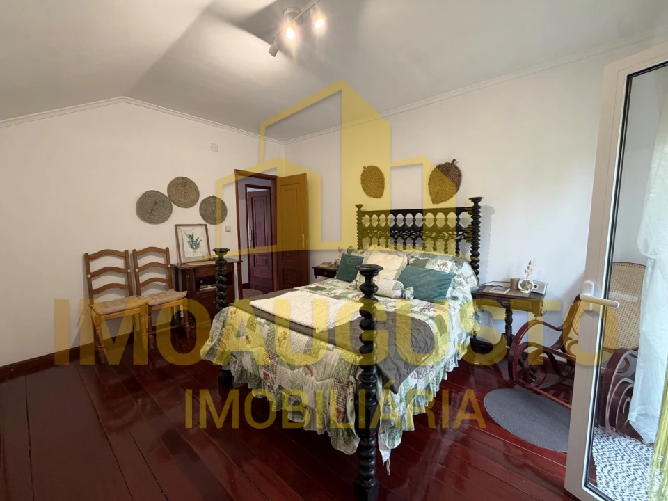 Moradia T4 para Venda em Rendo Foto 12
