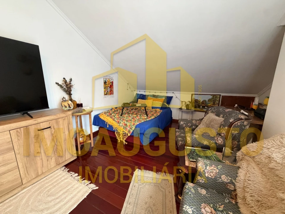 Moradia T4 para Venda em Rendo Foto 15