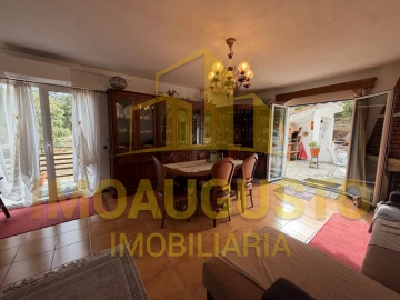 Moradia T4 para Venda em Rendo
