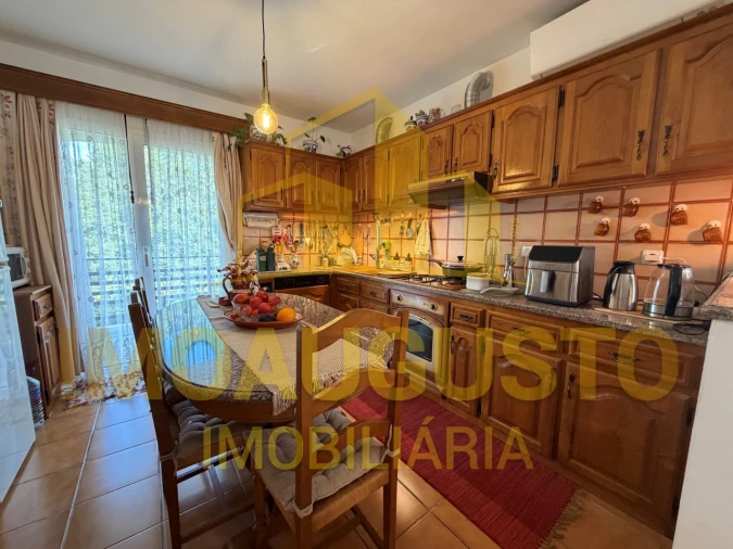 Moradia T4 para Venda em Rendo Foto 4