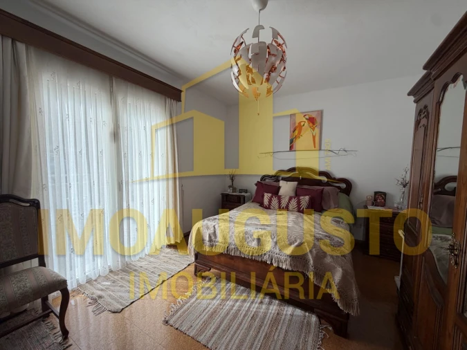 Moradia T4 para Venda em Rendo Foto 7