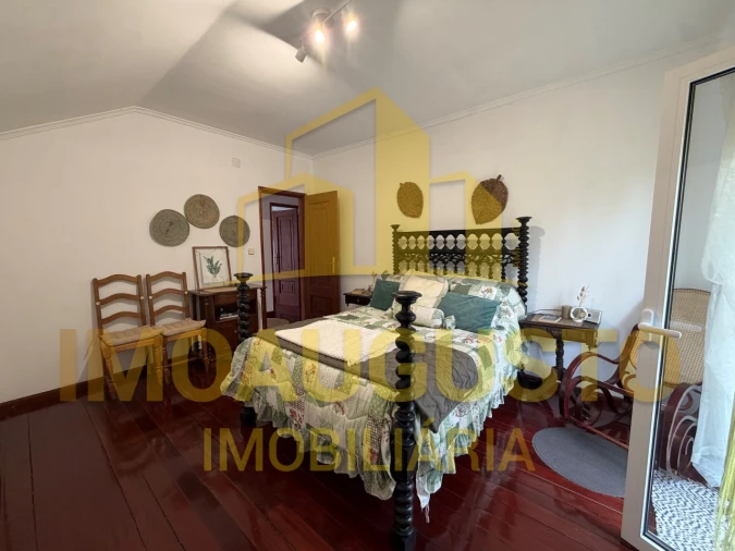 Moradia T4 para Venda em Rendo Foto 12