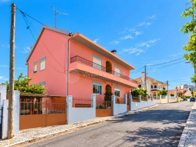 Moradia T10 para Venda em Charneca de Caparica e Sobreda Foto 40