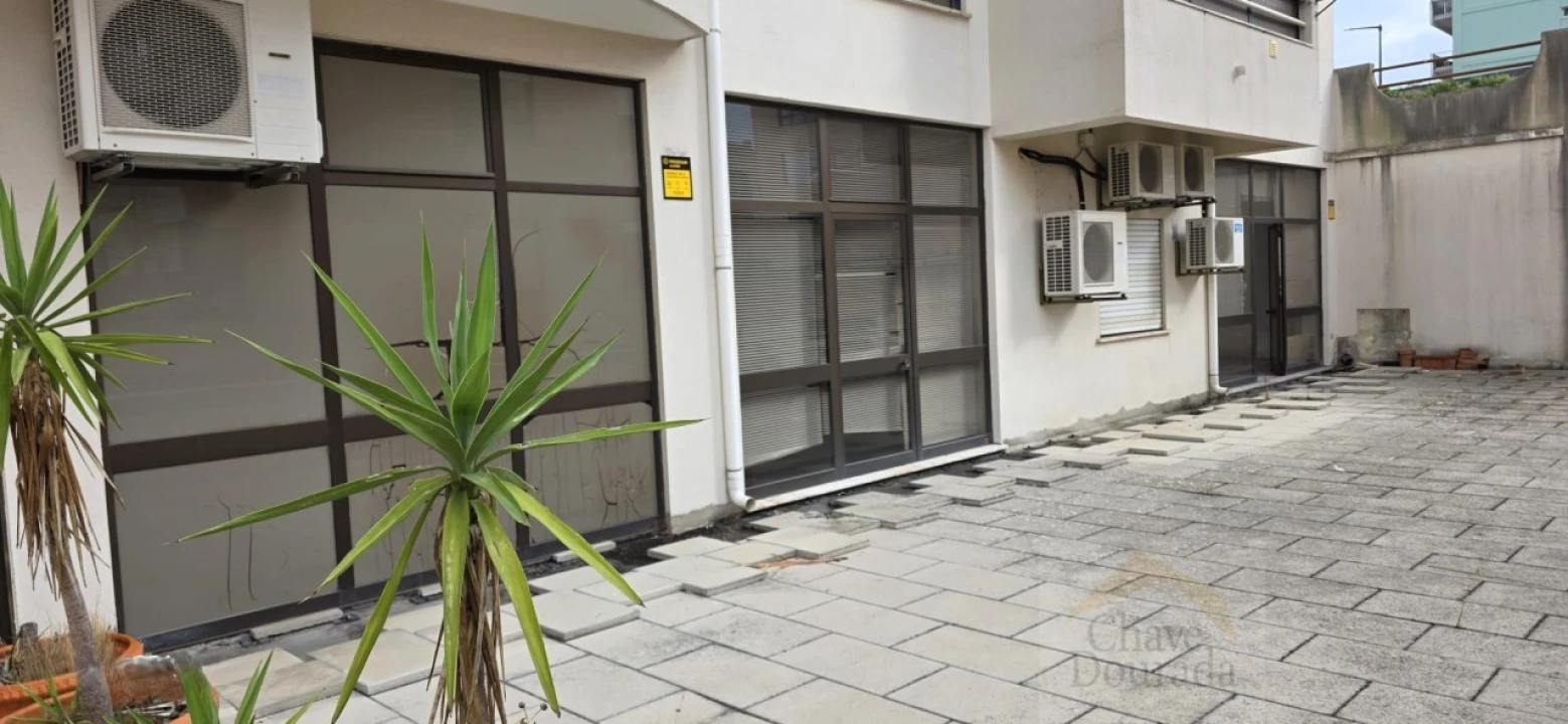 Loja para Arrendamento em Eiras e São Paulo de Frades Foto 16