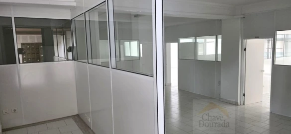 Loja para Arrendamento em Eiras e São Paulo de Frades