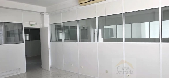 Loja para Arrendamento em Eiras e São Paulo de Frades