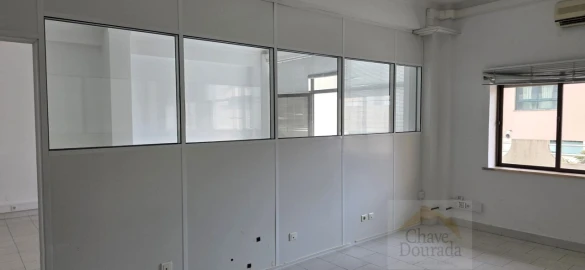 Loja para Arrendamento em Eiras e São Paulo de Frades