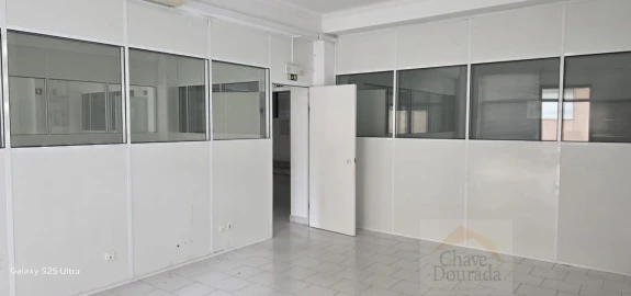 Loja para Arrendamento em Eiras e São Paulo de Frades