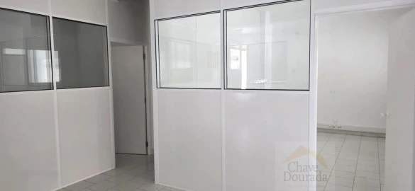 Loja para Arrendamento em Eiras e São Paulo de Frades