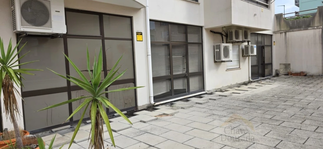 Loja para Arrendamento em Eiras e São Paulo de Frades Foto 16