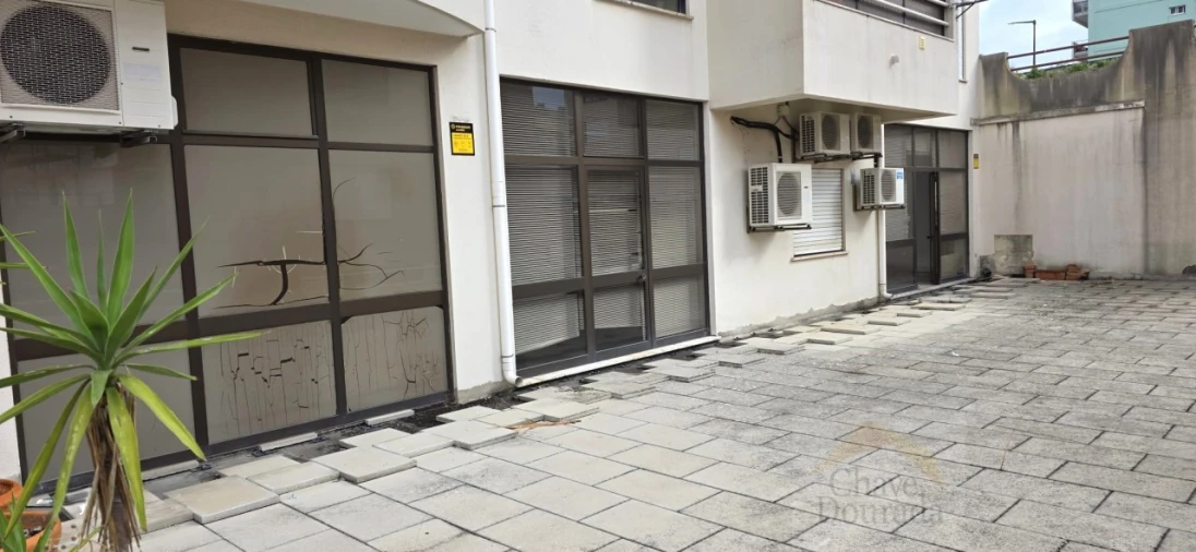 Loja para Arrendamento em Eiras e São Paulo de Frades Foto 17