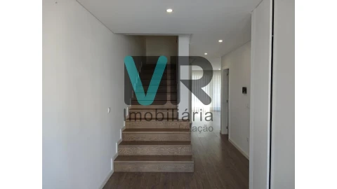 Moradia T3 para Arrendamento em Nogueira, Fraião e Lamaçães