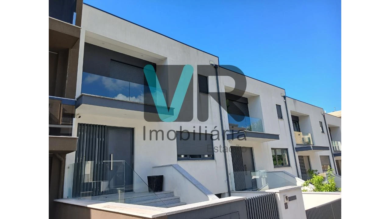 Moradia T3 para Arrendamento em Nogueira, Fraião e Lamaçães Foto 1