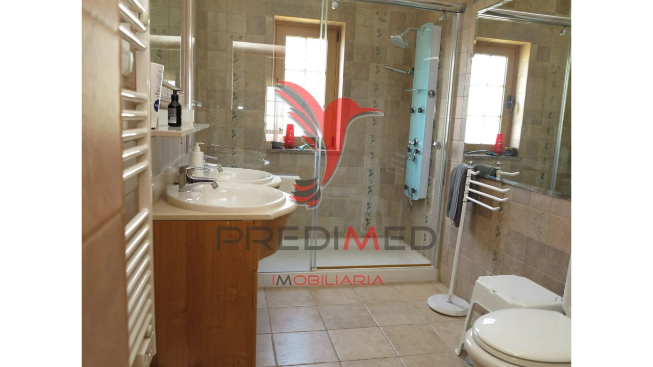 Moradia T4 para Venda em Porches Foto 13