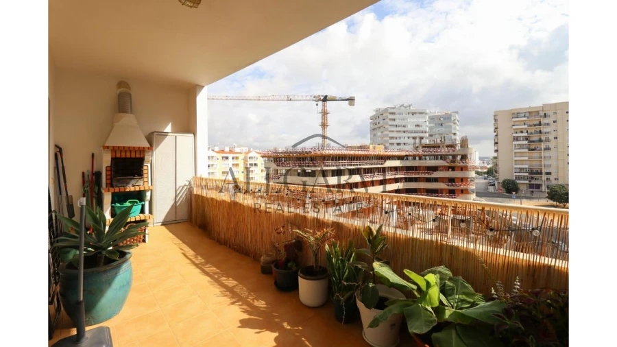 Apartamento T2 para Arrendamento em Portimão Foto 8