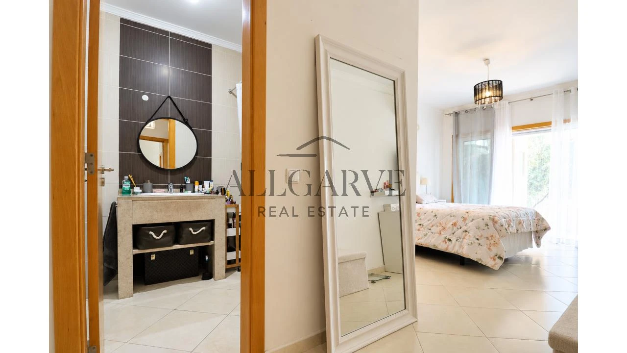 Apartamento T2 para Arrendamento em Portimão Foto 6