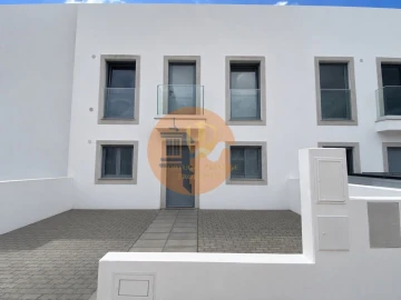 Moradia T4 para Venda em Moncarapacho e Fuseta