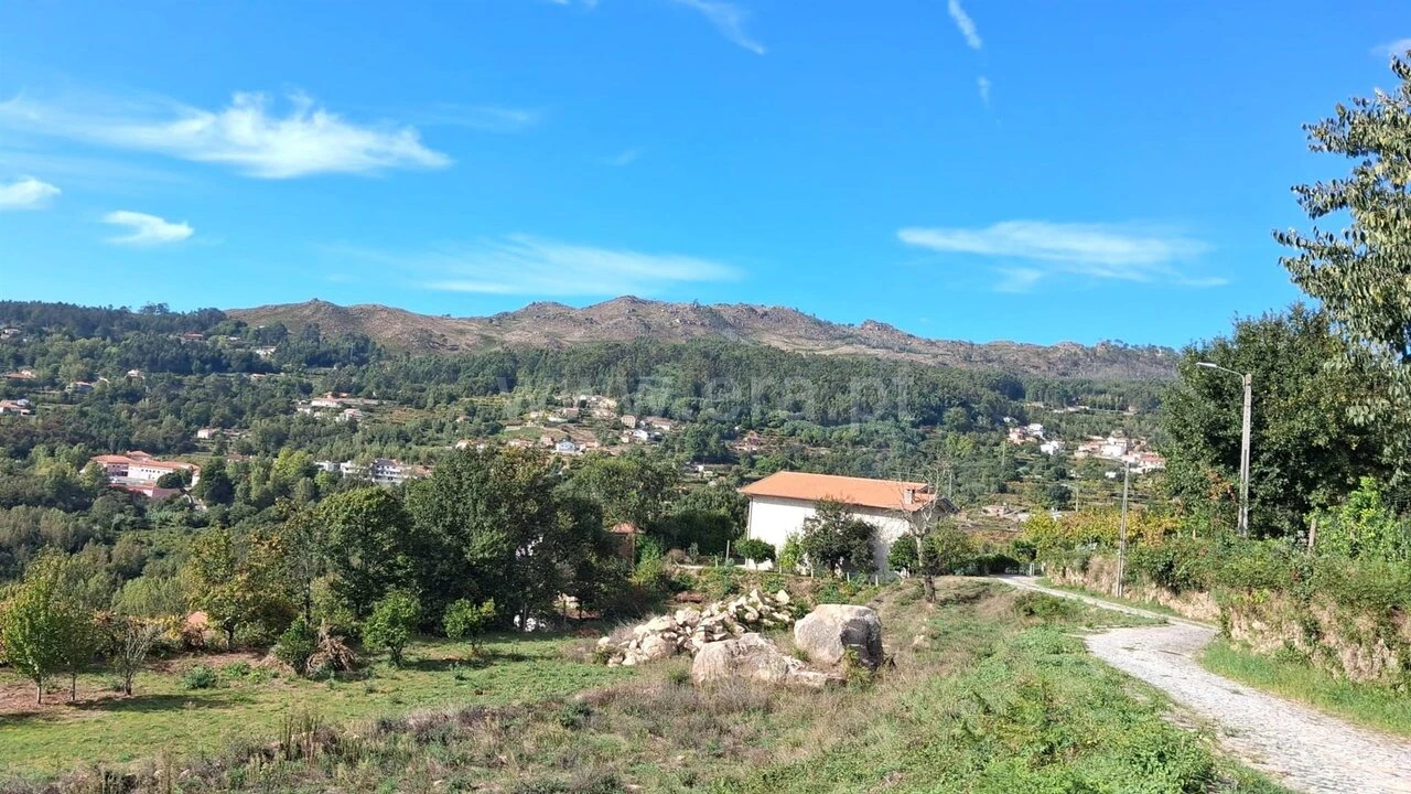 Terreno para Venda em Sande e São Lourenço Foto 2