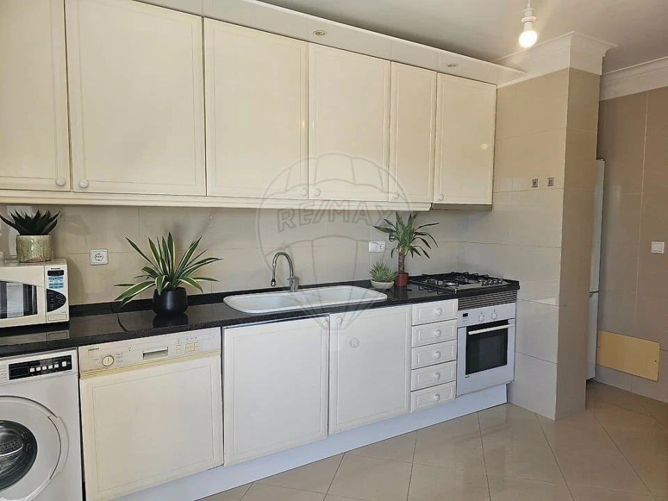 Apartamento T2 para Venda em Santo António Foto 9