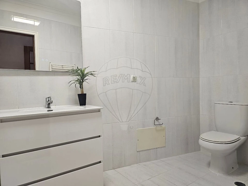 Apartamento T2 para Venda em Santo António Foto 15