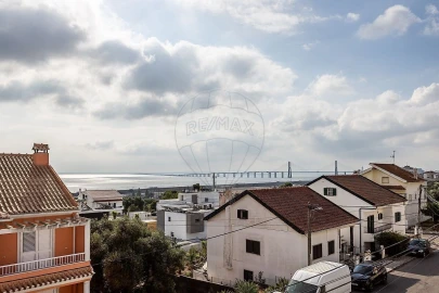 Moradia T4 para Venda em Santa Iria de Azoia, São João da Talha e Bobadela