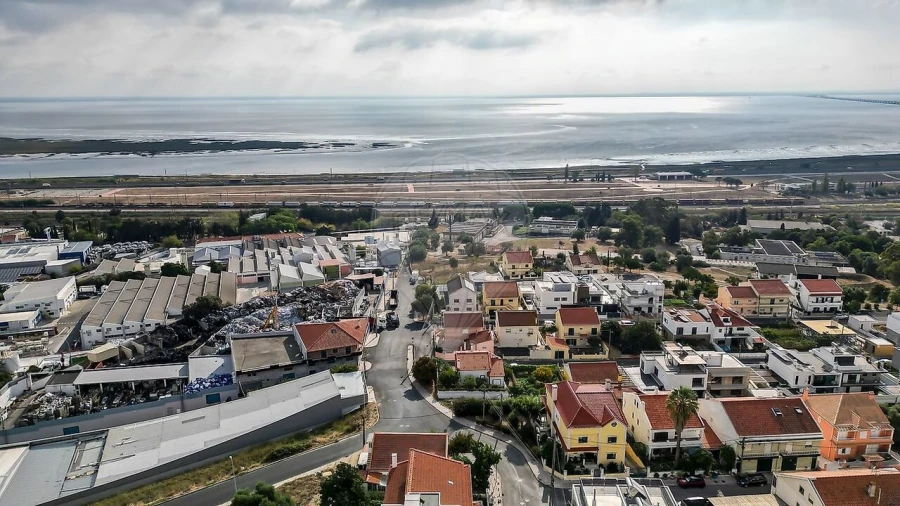 Moradia T4 para Venda em Santa Iria de Azoia, São João da Talha e Bobadela Foto 2
