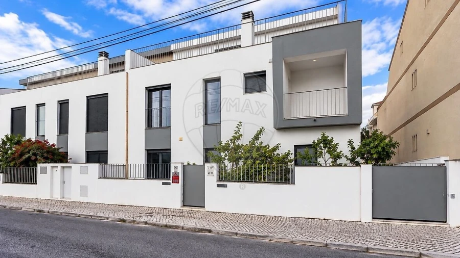 Moradia T4 para Venda em Santa Iria de Azoia, São João da Talha e Bobadela