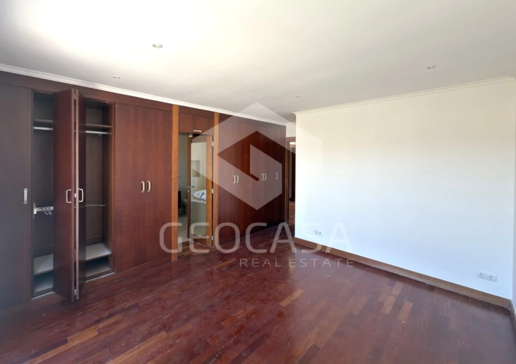 Moradia T4 para Venda em Alcabideche Foto 15