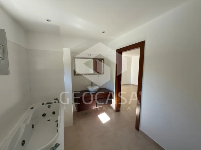 Moradia T4 para Venda em Alcabideche Foto 12