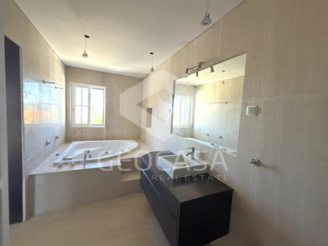 Moradia T4 para Venda em Alcabideche Foto 16