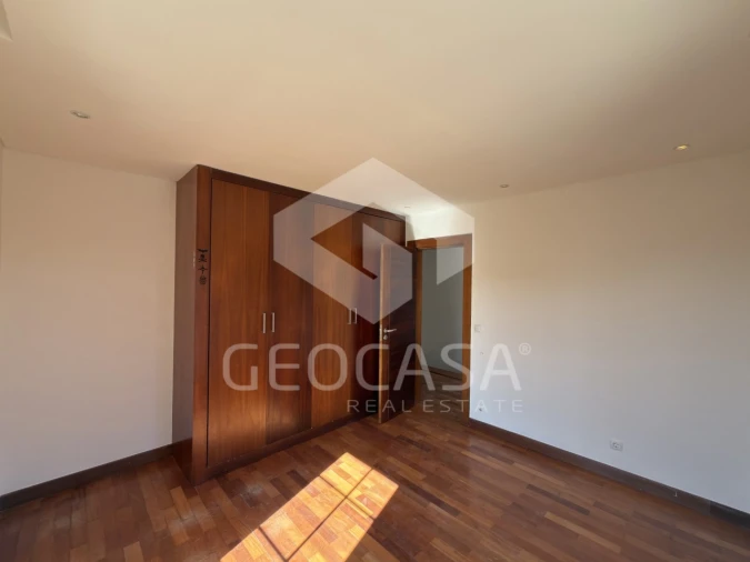 Moradia T4 para Venda em Alcabideche Foto 19