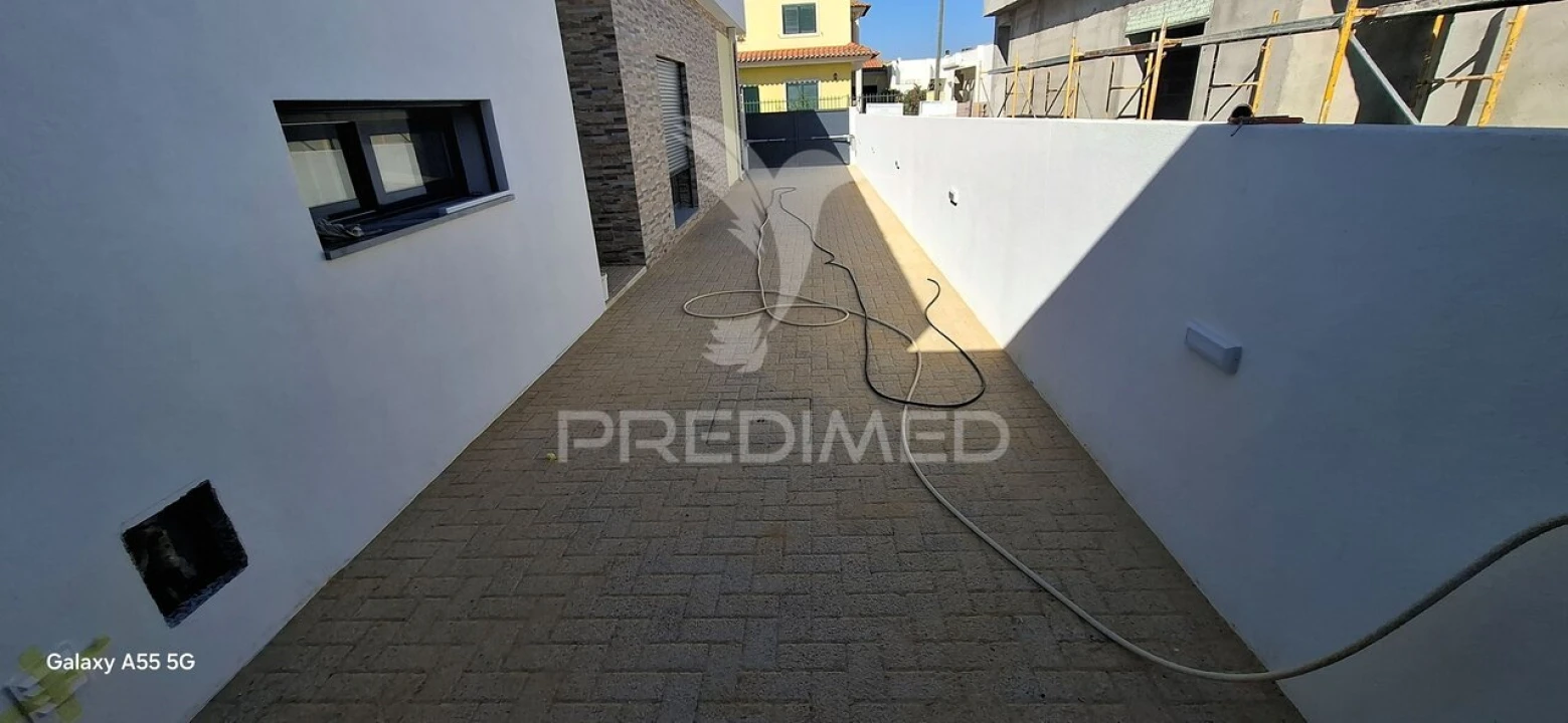 Moradia T3 para Venda em Fernao Ferro Foto 24