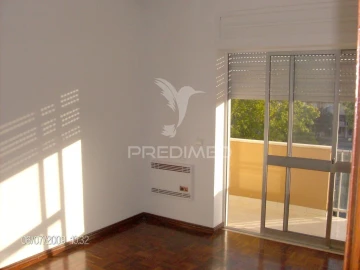 Apartamento T2 para Venda em Charneca de Caparica e Sobreda